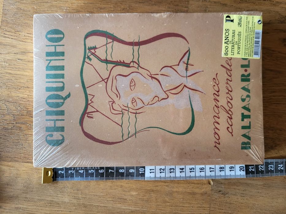 Réplica de livro "Chiquinho" - 800 anos de Literaturas em Português
