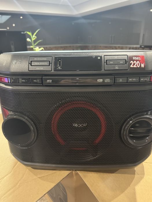 LG box x boom ol 45