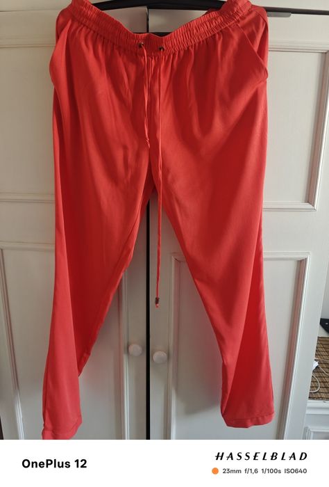 Spodnie Stradivarius 38 na lato