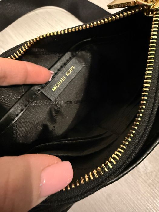 Torebka Michael Kors czarna z zawieszką