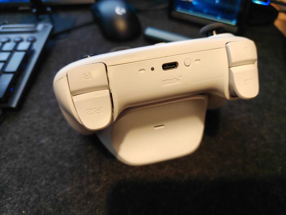 8Bitdo Controller, White with dock