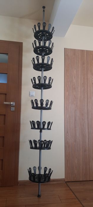 Stojak ma buty obrotowy