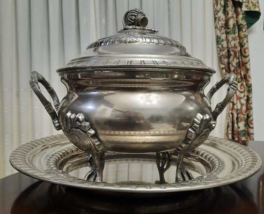 Terrina e prato em casquinha
D