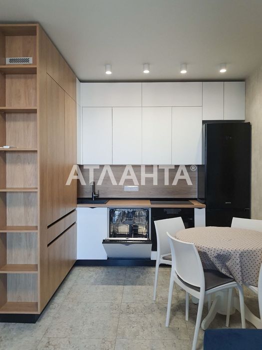 Квартира з ремонтом в новому зданому будинку Sky city компанії Будова