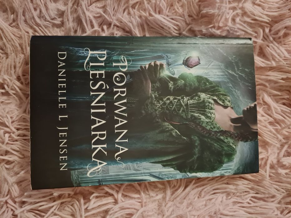 "Porwana pieśniarka" Danielle L. Jensen