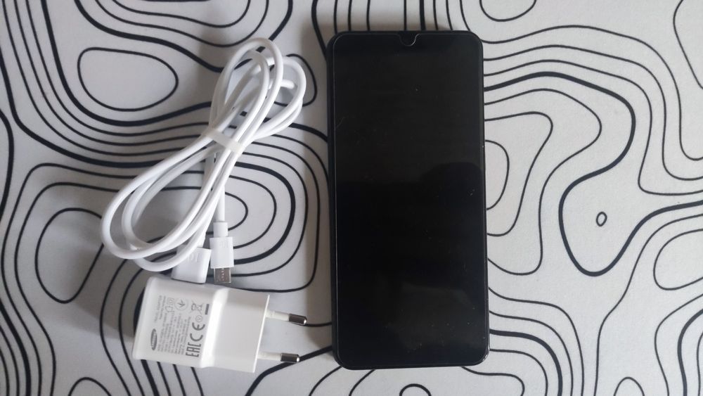 Продам Samsung Galaxy A50 4/64 GB в хорошем состоянии