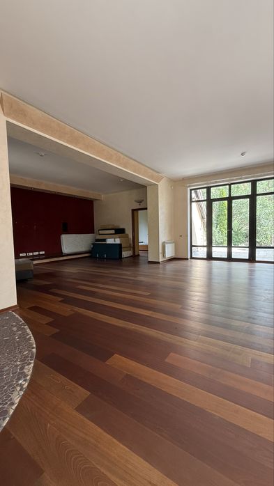 Продажа дома с. Дмитровка 415 м2. 30 соток. Резиденция в соснах.