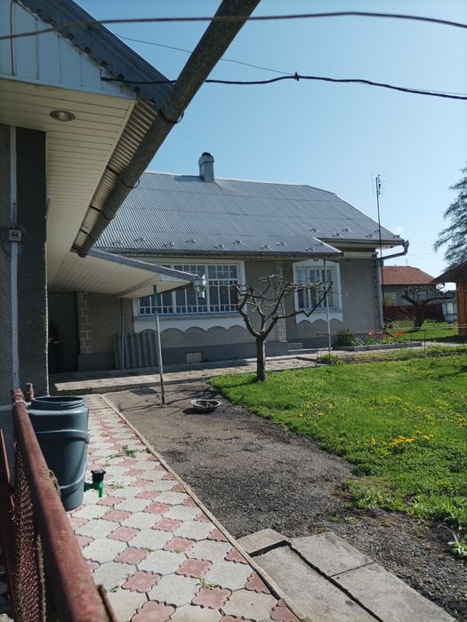 Продаж цегляного будинку.