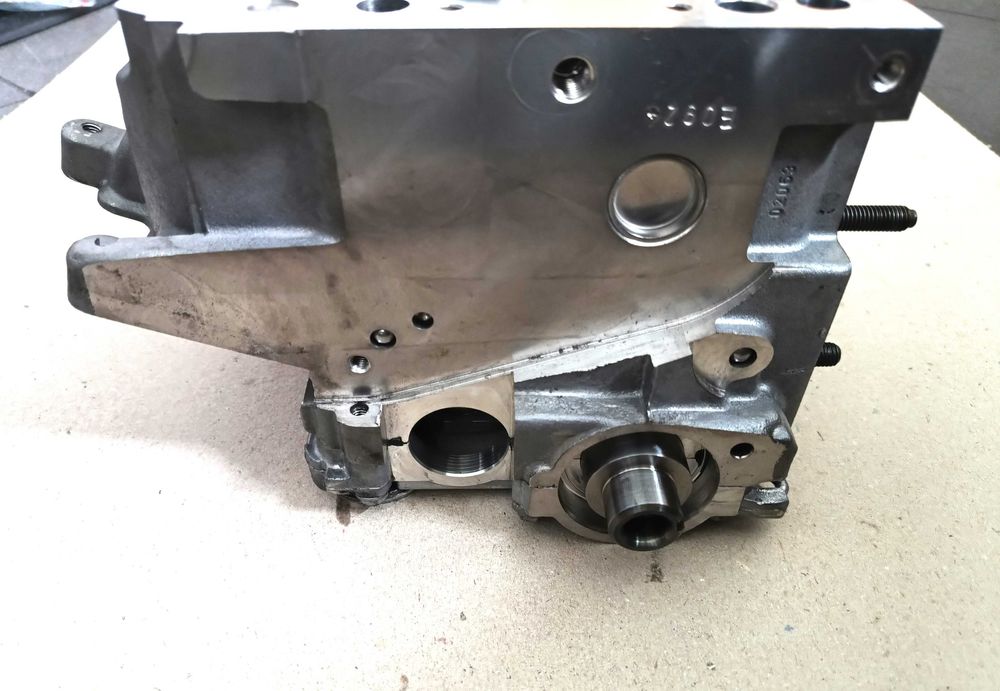 GŁOWICA Audi VW Seat Skoda 1.6 TDI 16V 03L.103.373A z Wałkami