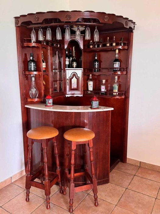 Bar de Canto com 2 Bancos
