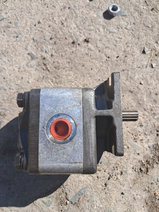 Pompa hydrauliczna zębata do minikoparki Hanix, Kubota