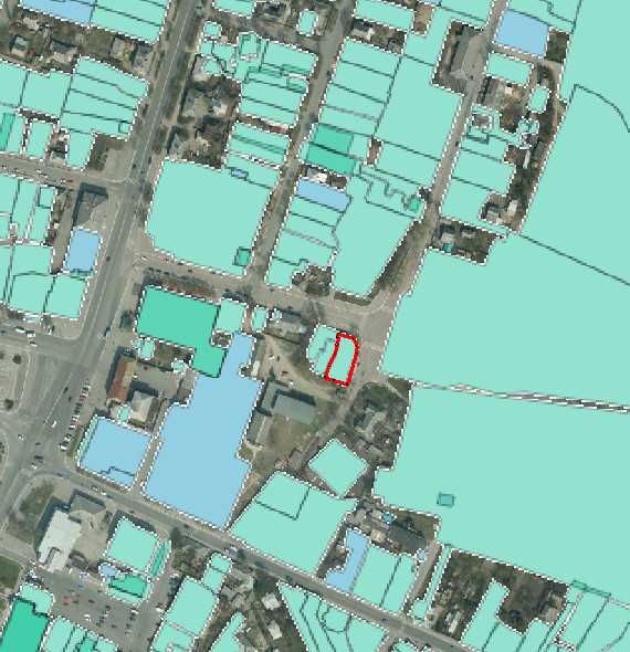 Продається земля і 1/2 будинку у м.Малин