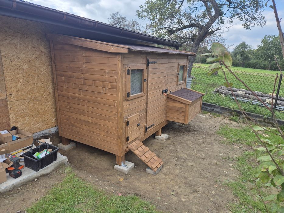 Kurnik dla kur ocieplany z wolierą