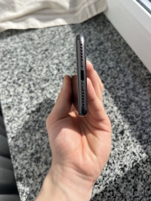 iPhone 8 з побитим екранчиком