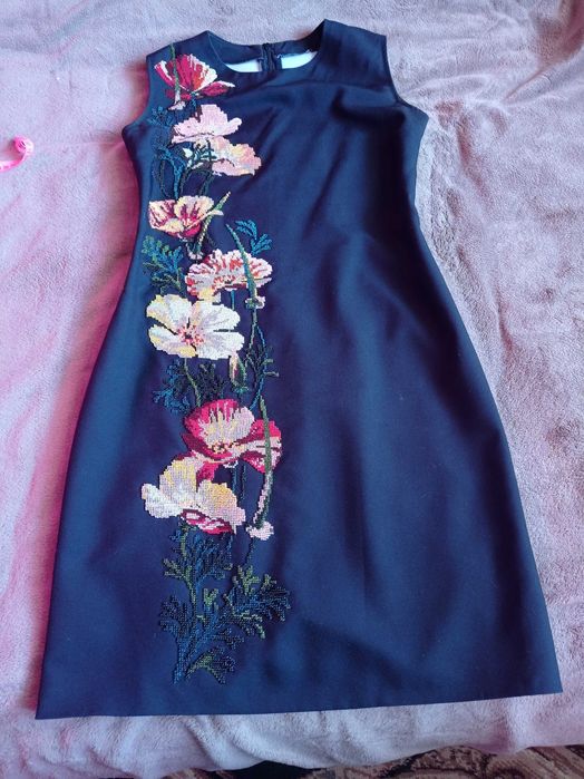 Жіноче плаття вишите бісером (ручна робота) розмір 42/44.