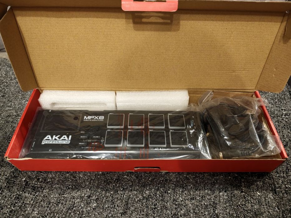 Syntezator Akai Professional MPX8 - jak nowy