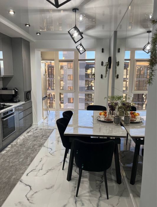 Продається велика  2-х кімнатна квартира з ремонтом. Постанови