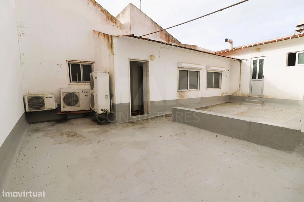 Apartamento com terraço no centro de Samora Correia
