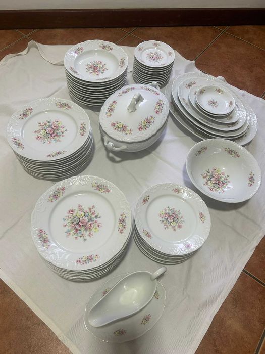 Conjunto de loiça de marca SPAL 69 Peças