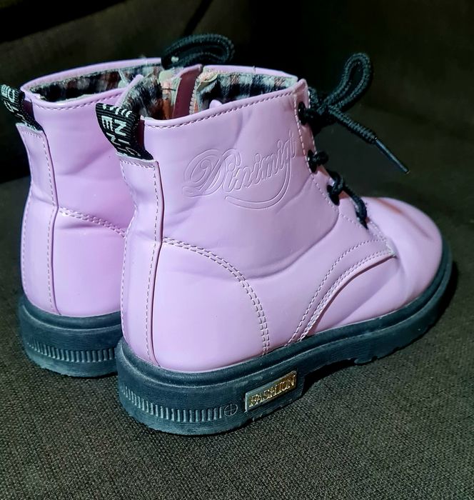Botas de menina número 28 em bom estado