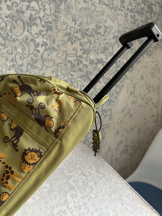 Продам дорожну   сумку на колесах.