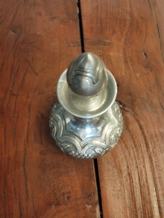 Peça de decoração em estanho, em muito bom estado sem uso