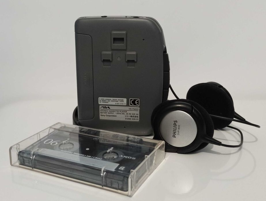 Кассетный плеер AIWA HS-PM221,наушники