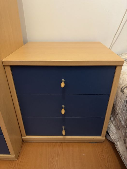 URGENTE: Mobilia de quarto (roupeiro, armário, mesa de cabeceira,…)