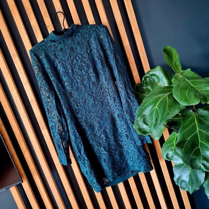 Koronkowa sukienka S