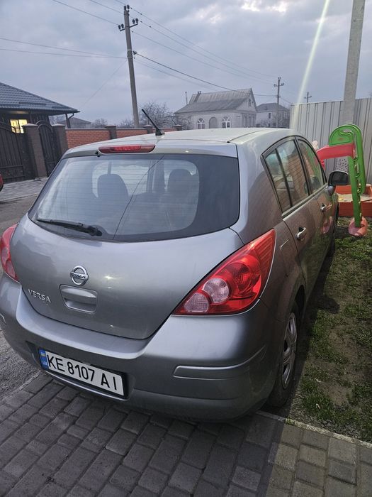 Продам Nissan Versa (Tiida) 2011год