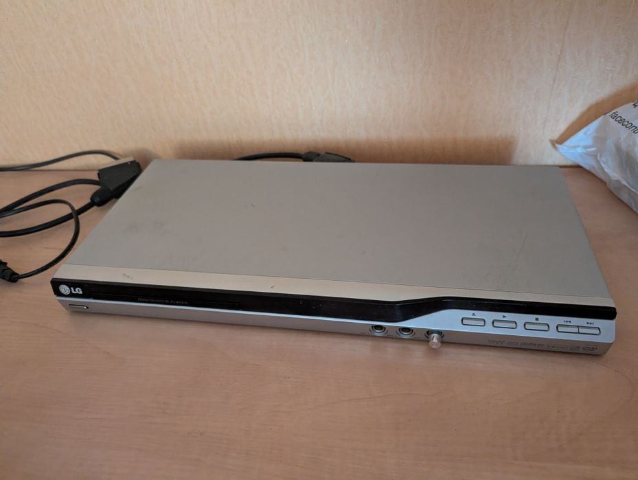 Продаю DVD програвач LG