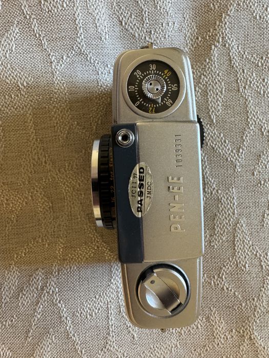maquina fotográfica antiga Olympus Pen EE