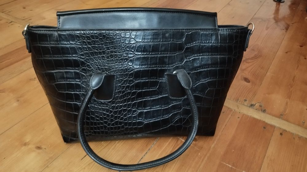 Сумка Zara чорна шкіряна б/у