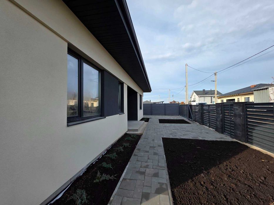 Тарасівка вул Павлюченка будинок 120м.кв. 5 соток землі