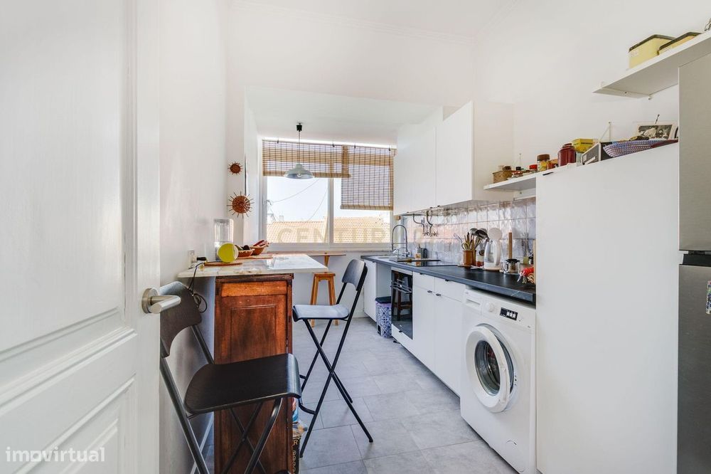 A poucos passos da vibrante zona comercial de Arroios.