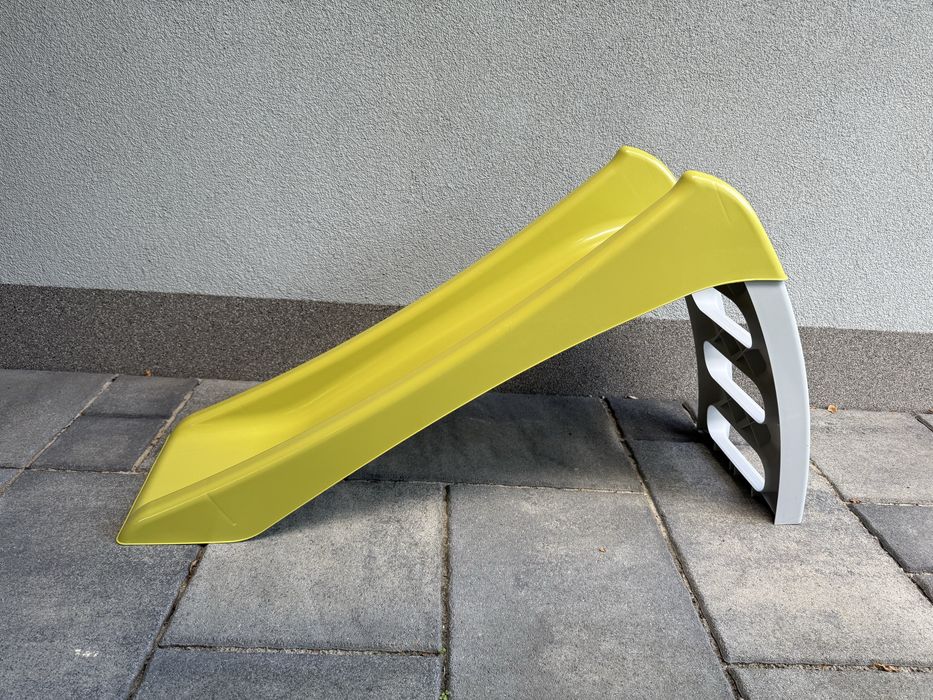 Zjezdzalnia plastikowa dla dziecka 1-3 lat max 25 kg