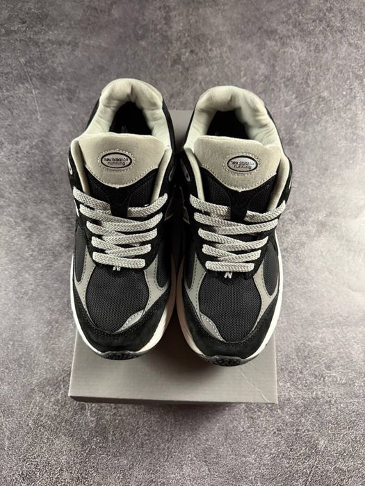 New Balance 2002r Black White
