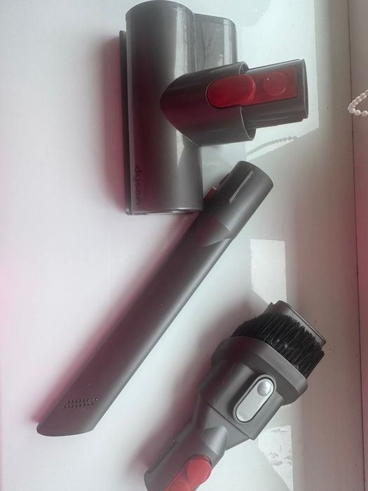 Dyson absolute v8