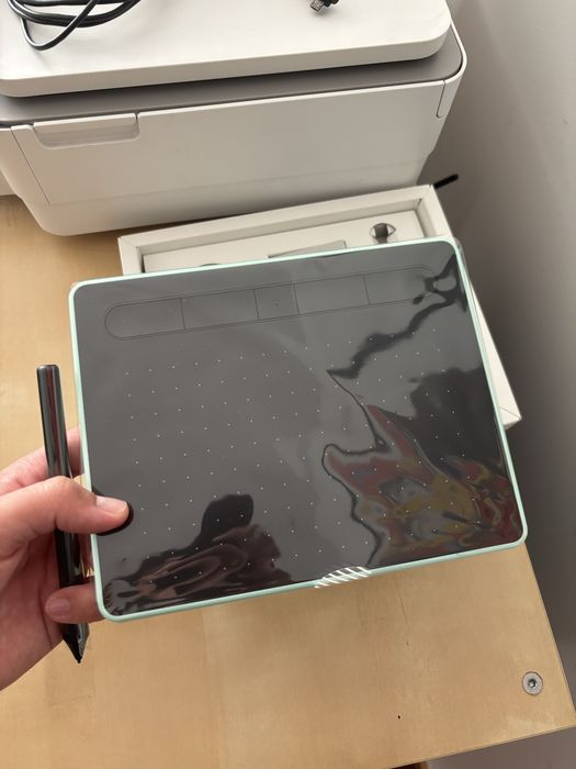 Mesa Digitalizadora WACOM Intuos CTL4100K S com bluetooth