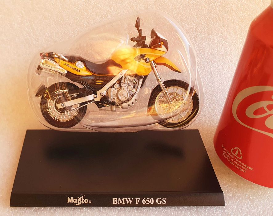 Antiga Miniatura 1/18 ~ "BMW F 650 GS" ~ Maisto