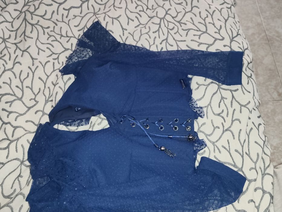 Top com mangas transparentes