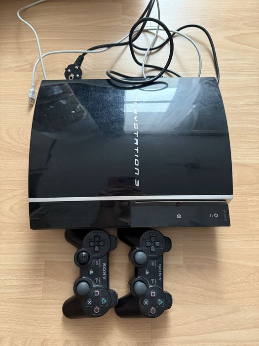 Playstation 3 plus dwa kontrolery