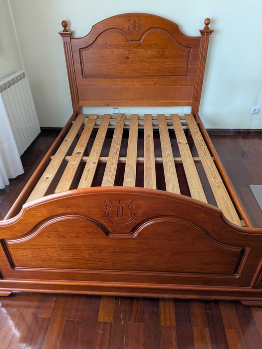 Cama cedro com estrado