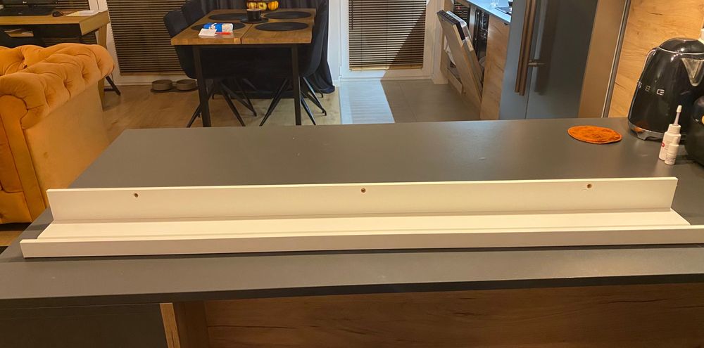 Półka Ikea Mosslanda biała szerokość 115, głębokość 12, wysokość 7.