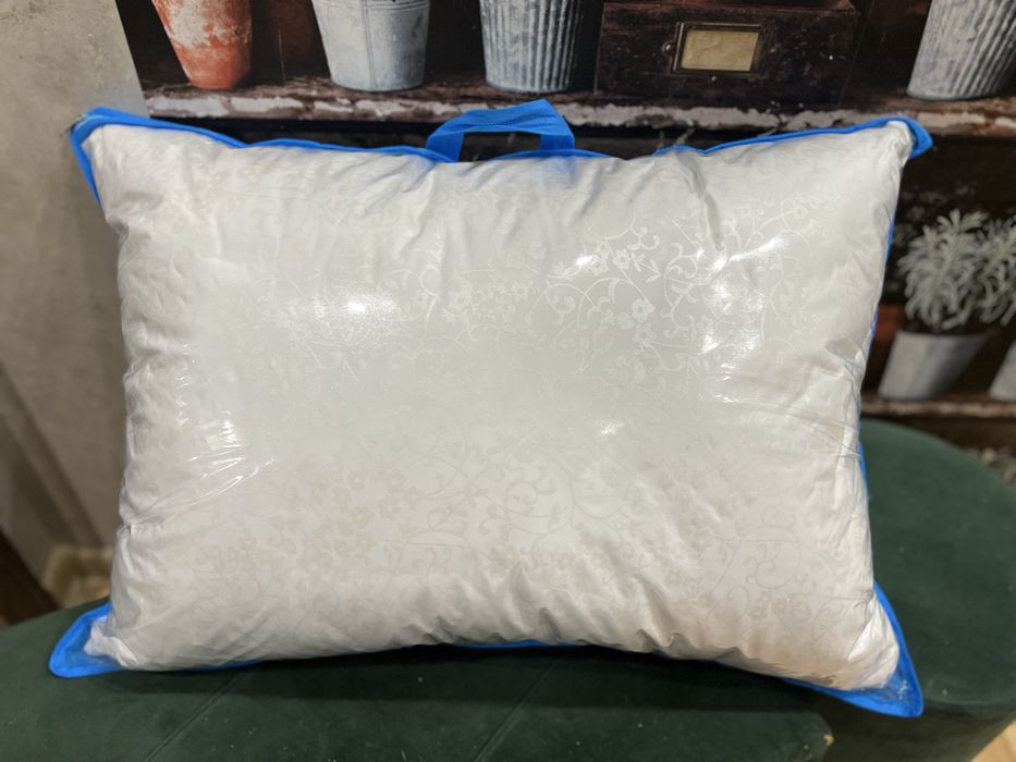 Подушки 70*70 и 50*70,наполнитель искуственный пух.