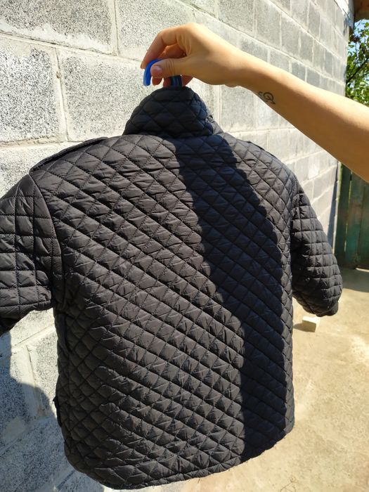 Стёганая черная куртка