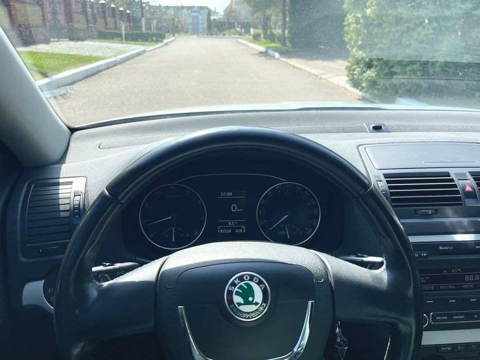 Skoda Octavia 2010 VIN TMBHK61Z7A2103970 фото оголошення 6 з 9