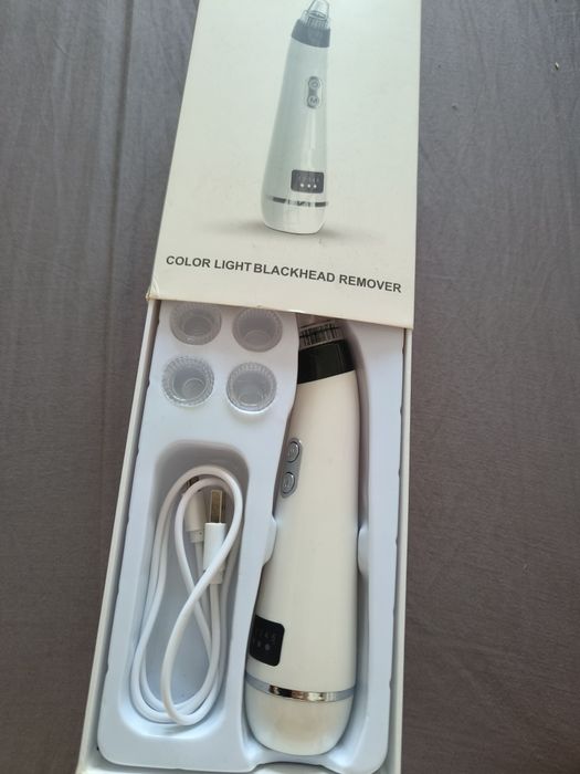 Urządzenie do oczyszczania twarzy z zaskórników