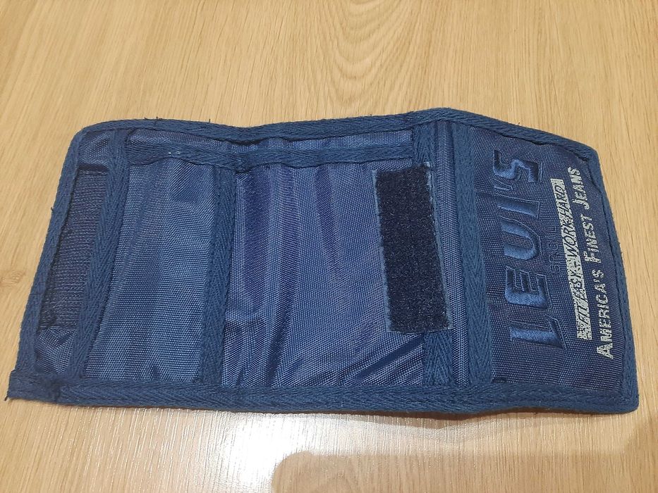 Carteira Levis nova