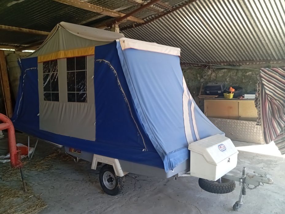 Aventura Pronta! Atrelado Tenda com Dormitório Completo